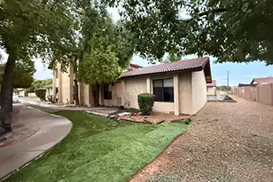 2437 E Tracy Ln, Phoenix, AZ 85032 - Photo 1