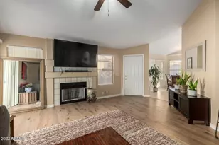 4326 E Rosemonte Dr, Phoenix, AZ 85050 - Photo 1