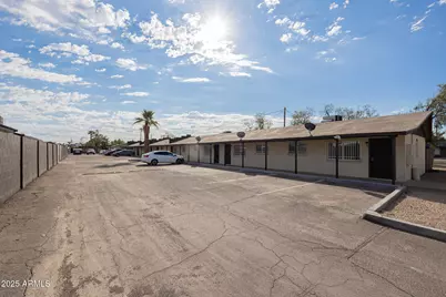 1915 N 26th Place #Apt 2, Phoenix, AZ 85008 - Photo 1