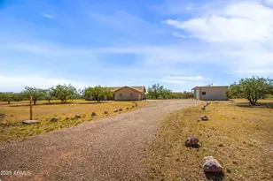 890 E Savino Ct, Huachuca City, AZ 85616 - Photo 1