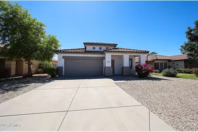 11827 W Roanoke Avenue, Avondale, AZ 85392 - Photo 1