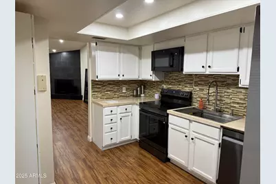 3033 N 37th Street #12, Phoenix, AZ 85018 - Photo 1