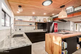 1524 E Christy Dr, Phoenix, AZ 85020 - Photo 1