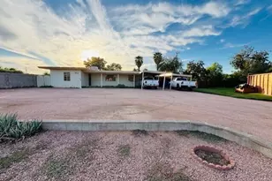 1910 North 25th Pl, Phoenix, AZ 85008 - Photo 1