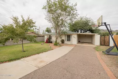 9430 N 11th Place, Phoenix, AZ 85020 - Photo 1