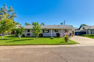 3313 N 43rd Pl, Phoenix, AZ 85018 - Photo 1