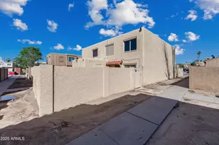 4240 S 46th Pl, Phoenix, AZ 85040 - Photo 1