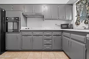 10345 W Peoria Ave, Sun City, AZ 85351 - Photo 11