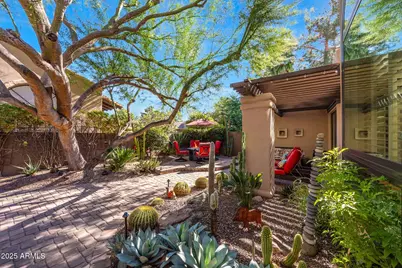 11437 N 40th Place, Phoenix, AZ 85028 - Photo 1