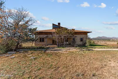 16057 S Sickles Ranch Road, Peeples Valley, AZ 86332 - Photo 7