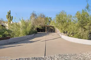 1720 E Pleasant Dr, Phoenix, AZ 85020 - Photo 1