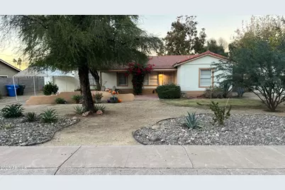 2208 E Earll Drive, Phoenix, AZ 85016 - Photo 1