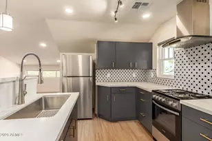 125 N 11th Ave, Phoenix, AZ 85007 - Photo 1