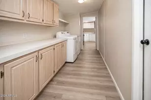 8601 N 71st Ave, Glendale, AZ 85301 - Photo 9