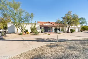9131 N 48th Pl, Paradise Valley, AZ 85253 - Photo 1