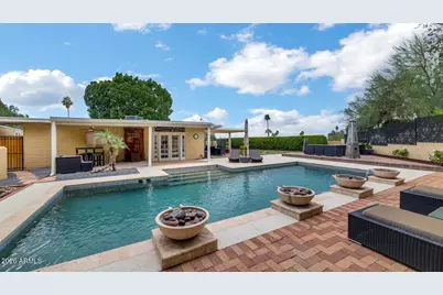 2260 E Palmaire Avenue, Phoenix, AZ 85020 - Photo 1