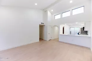 821 E Fern Dr S, Phoenix, AZ 85014 - Photo 1