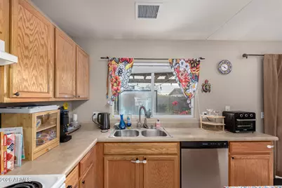 10391 W Catalina Drive, Arizona City, AZ 85123 - Photo 13