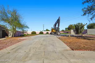 7106 W Sheila Ln, Phoenix, AZ 85033 - Photo 1