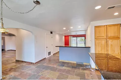 327 E Medlock Drive, Phoenix, AZ 85012 - Photo 3