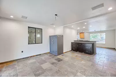 327 E Medlock Drive, Phoenix, AZ 85012 - Photo 11