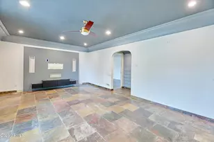 327 E Medlock Dr, Phoenix, AZ 85012 - Photo 13