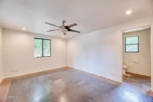 327 E Medlock Dr, Phoenix, AZ 85012 - Photo 17