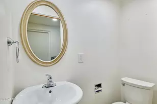 327 E Medlock Dr, Phoenix, AZ 85012 - Photo 9