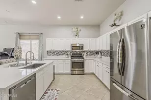 43319 W Oakland Ct, Maricopa, AZ 85138 - Photo 9