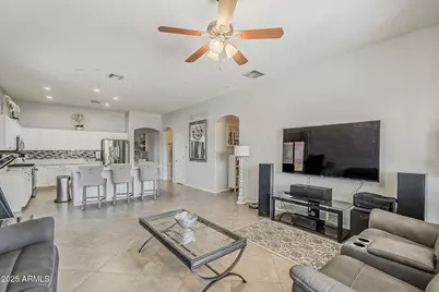 43319 W Oakland Court, Maricopa, AZ 85138 - Photo 11