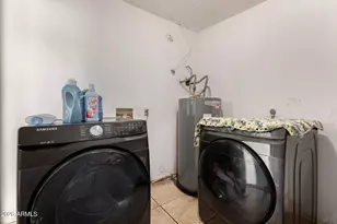 8002 N 42nd Ave, Phoenix, AZ 85051 - Photo 23