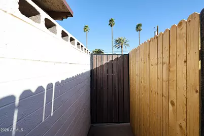 3022 N 37th Street #Apt 4, Phoenix, AZ 85018 - Photo 1