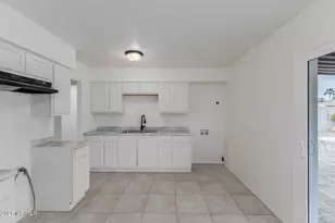 2525 N 47th Dr, Phoenix, AZ 85035 - Photo 13