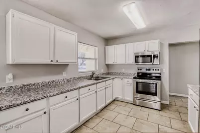6132 N 35th Drive, Phoenix, AZ 85019 - Photo 11
