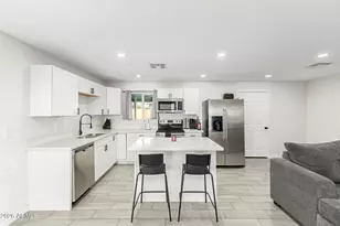 9215 S 7th Ave, Phoenix, AZ 85041 - Photo 1