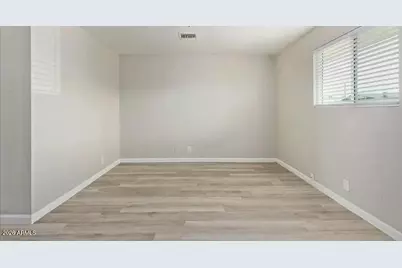 2942 N 34th Place #05, Phoenix, AZ 85018 - Photo 1