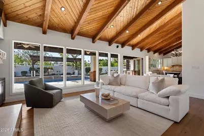 10401 N 48th Place, Paradise Valley, AZ 85253 - Photo 1