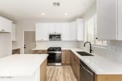 39912 N Thunder Hills Lane, Phoenix, AZ 85086 - Photo 1
