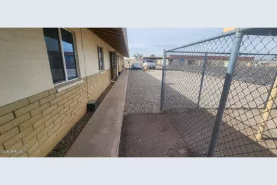 8322 N 60th Avenue, Glendale, AZ 85302 - Photo 5