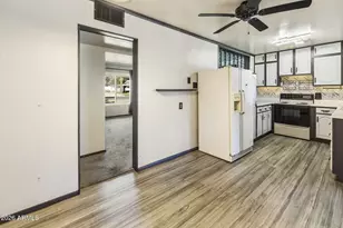 823 E Ironwood Dr, Phoenix, AZ 85020 - Photo 9