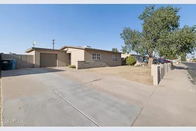 8050 W Weldon Avenue, Phoenix, AZ 85033 - Photo 1