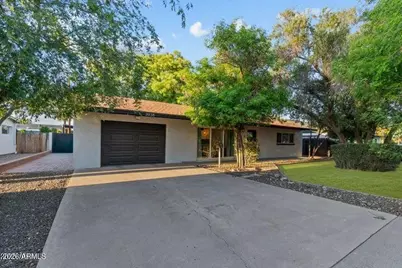 3938 E Cheery Lynn Road, Phoenix, AZ 85018 - Photo 1