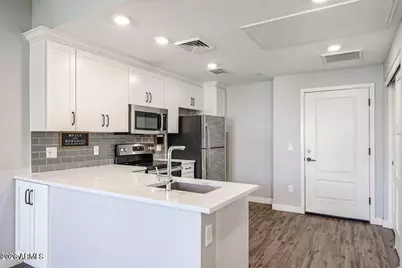 475 N 9th Street #Unit 204, Phoenix, AZ 85006 - Photo 1