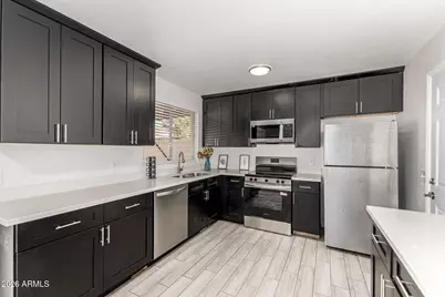 7118 W Earll Drive, Phoenix, AZ 85033 - Photo 1