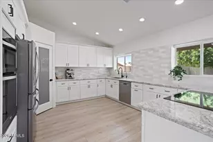 17521 N 84th Ln, Peoria, AZ 85382 - Photo 7