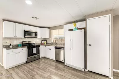 643 S 93rd Place, Mesa, AZ 85208 - Photo 1