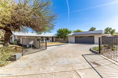 2419 W Shaw Butte Drive, Phoenix, AZ 85029 - Photo 1