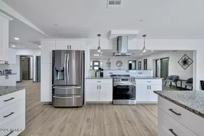 11093 W Frontier Drive, Sun City, AZ 85351 - Photo 5