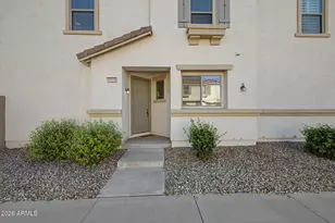 2954 E Donner Dr, Phoenix, AZ 85042 - Photo 1