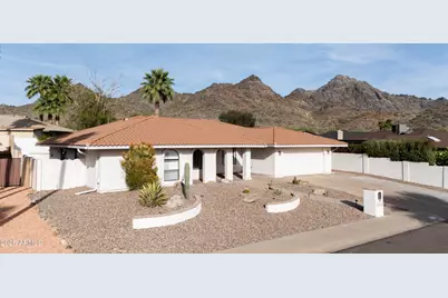 8111 N 18th Way, Phoenix, AZ 85020 - Photo 1